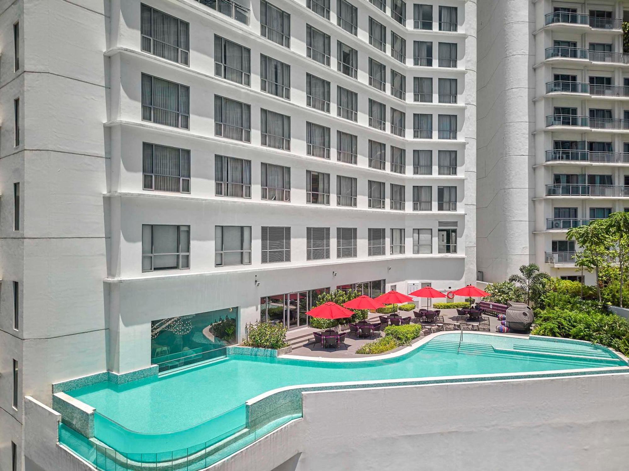 Novotel Suites Manila At Acqua Mandaluyong Exterior foto
