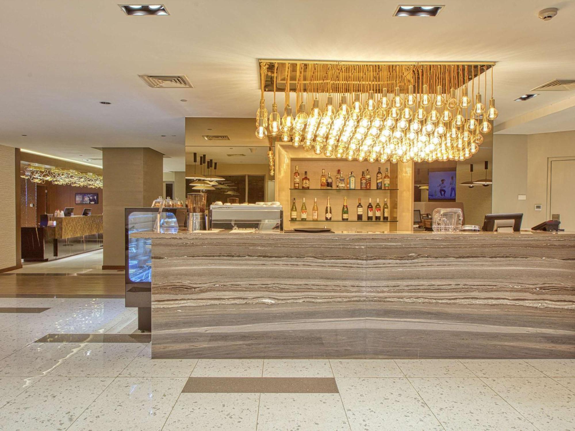 Novotel Suites Manila At Acqua Mandaluyong Exterior foto
