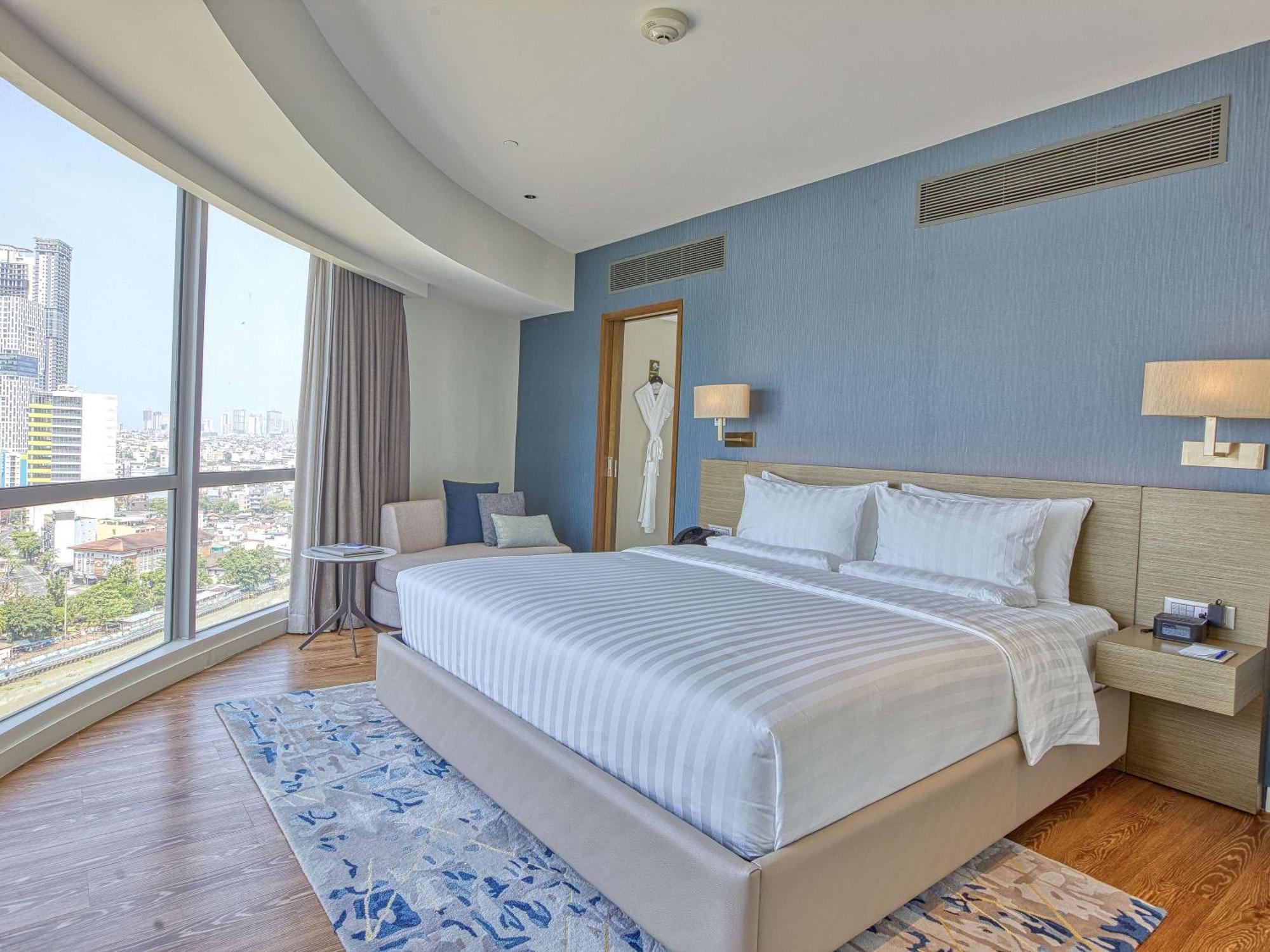 Novotel Suites Manila At Acqua Mandaluyong Exterior foto